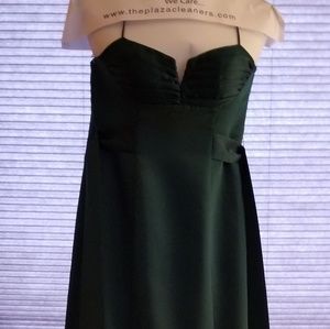 Laundry by Shelli Segal Size 4 gown.